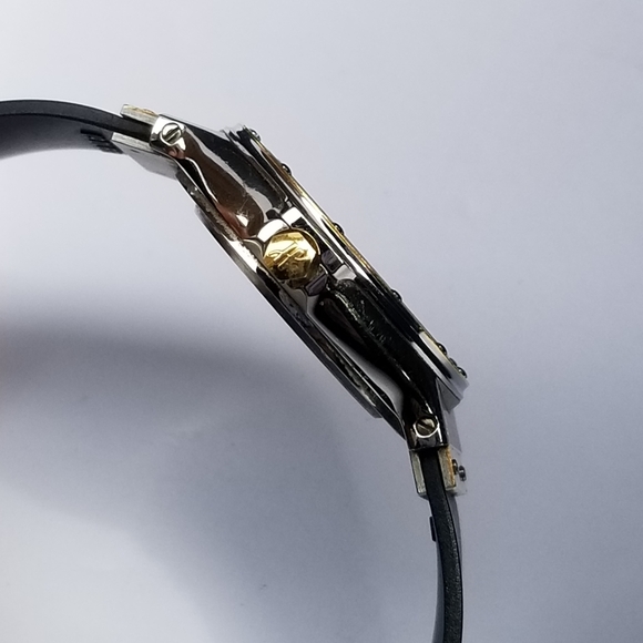 HUBLOT MDM 18K YELLOW GOLD 28 MM BLACK DIAL QUARTZ WATCH - Picture 14 of 16